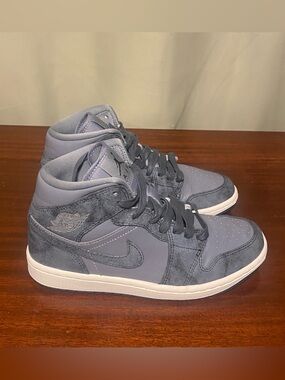 Nike Air Jordan 1 Mid SE Distressed Smoke Grey Sneakers size 6.5